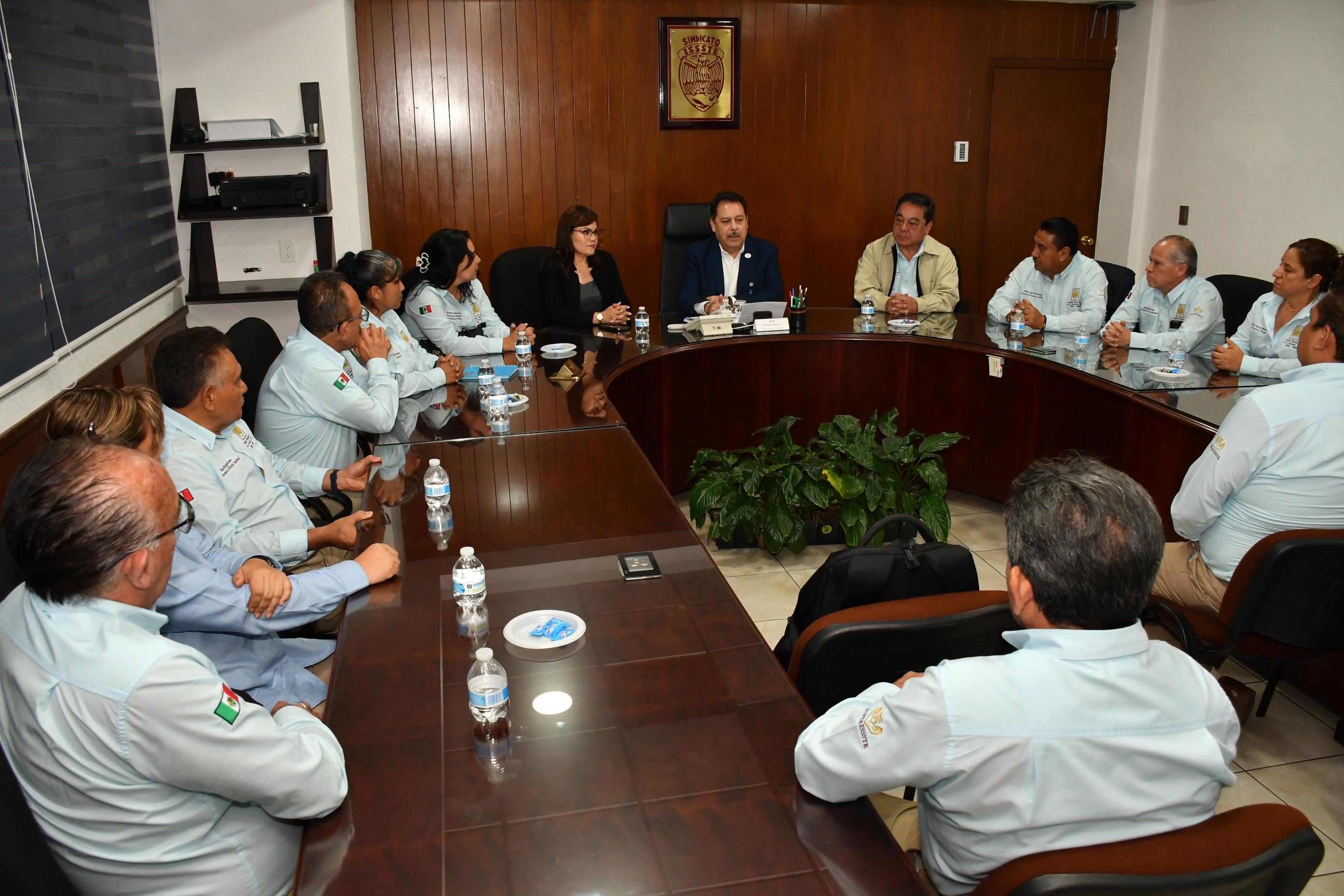 Reunión con compañeras y compañeros de la Sección XLV, SUPERISSSTE